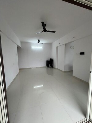 Room in 3 BHK Apartment at Gangotree Sangeetdhara, Kothrud – for Rent
