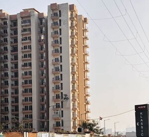  Apartment For Sale in Raj Nagar Extension
