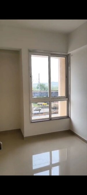 Room in 1 BHK Apartment at Raunak Heights, Ghodbunder Road – for Rent