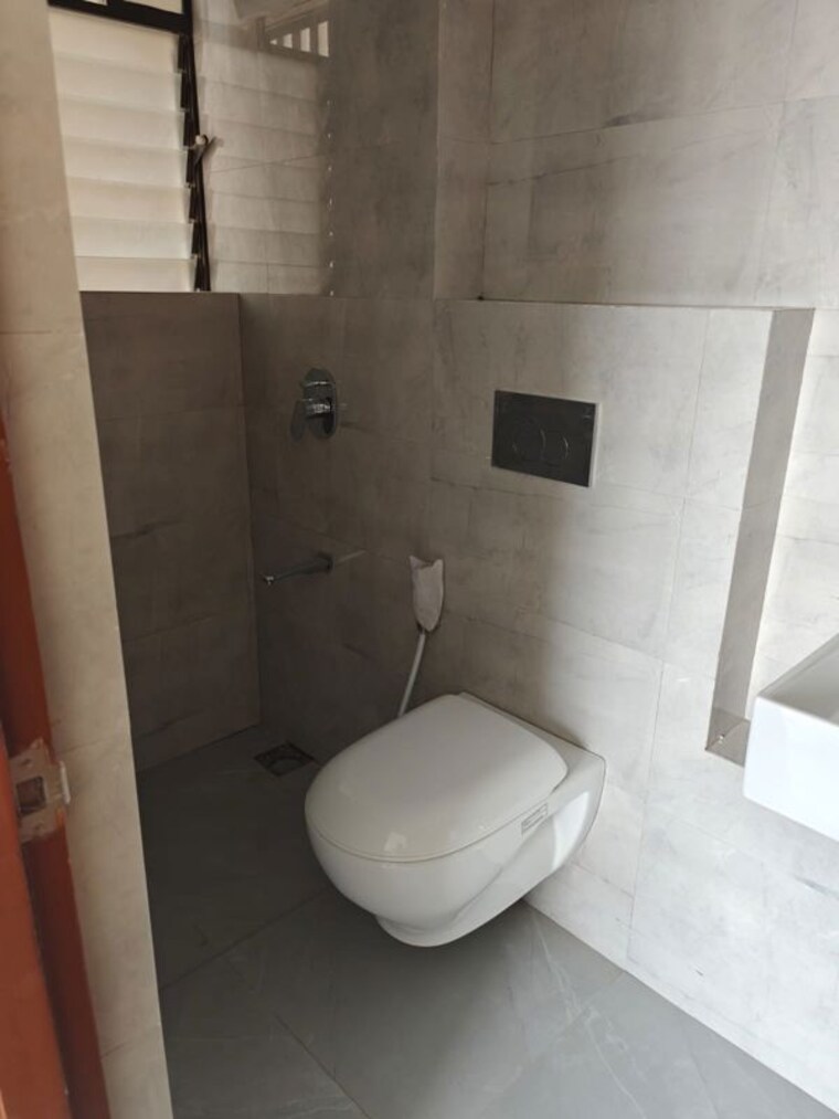 Bathroom, newlook-bhavya-elite 2 Bedroom 586 Sq.Ft. Apartment In Wadala Mumbai 10663880