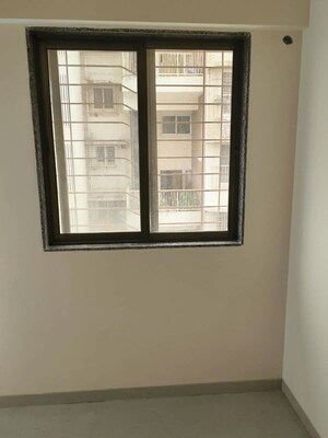 Room in 3 BHK Apartment at Sai Krupa CHS Borivali West, Borivali West – for Rent