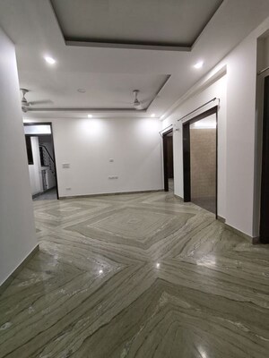 Room in 3 BHK Builder Floor at Malviya Nagar – for Rent