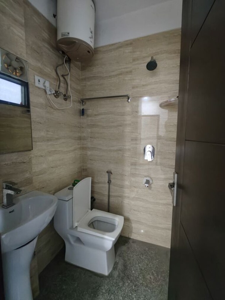 Bathroom, malviya nagar 3 Bedroom 1500 Sq.Ft. Builder Floor In Malviya Nagar Delhi 10663920