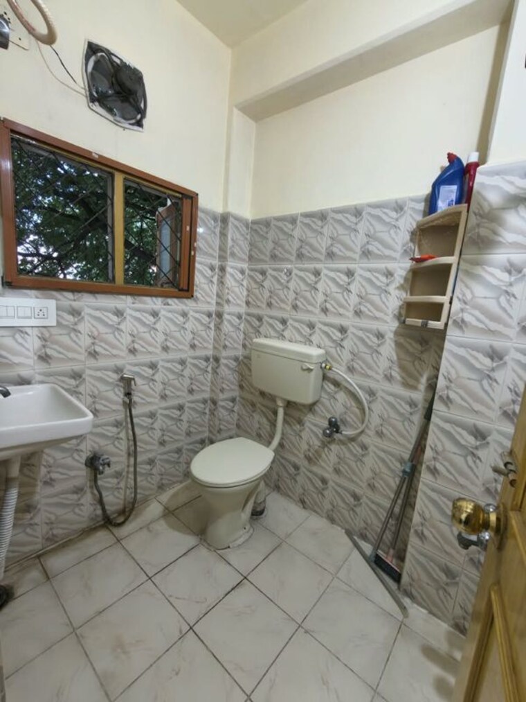 Bathroom, sri-venkatramana-apartment 2 Bedroom 1022 Sq.Ft. Apartment In Somajiguda Hyderabad 10663961