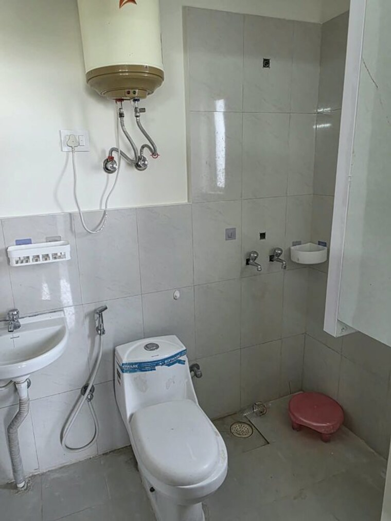 Bathroom, golf course extension 2 Bedroom 690 Sq.Ft. Apartment In Golf Course Extension Gurgaon 10663986