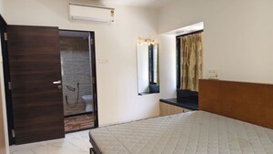 Room in 3 BHK Apartment at Jagat Vidya CHS, Bandra West – for Rent
