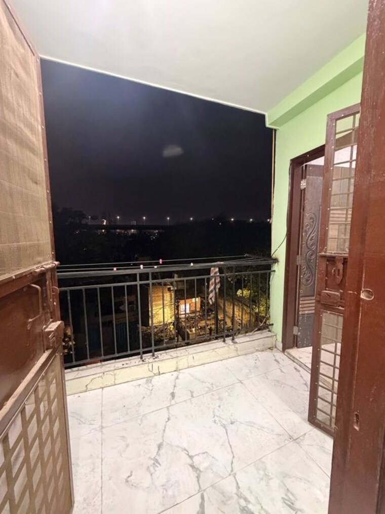 Balcony, sarita vihar 2 Bedroom 850 Sq.Ft. Apartment In Sarita Vihar Delhi 10663983