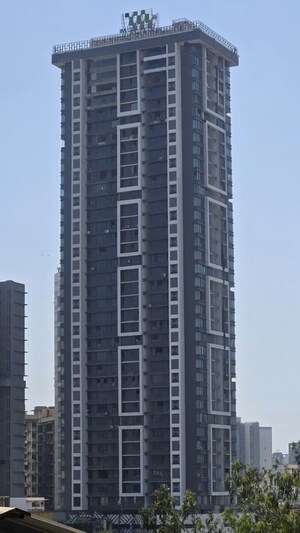  Showroom For Sale in IM Applaud 38, Goregaon East