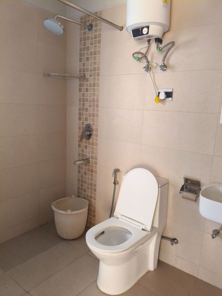 Bathroom, central-park-flower-valley 2.5 Bedroom 1093 Sq.Ft. Builder Floor In Sohna Sector 33 Gurgaon 10663996