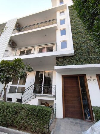 2.5 BHK +Builder Floor For Rent in Central Park Flower Valley in Sohna Sector 33, Gurgaon