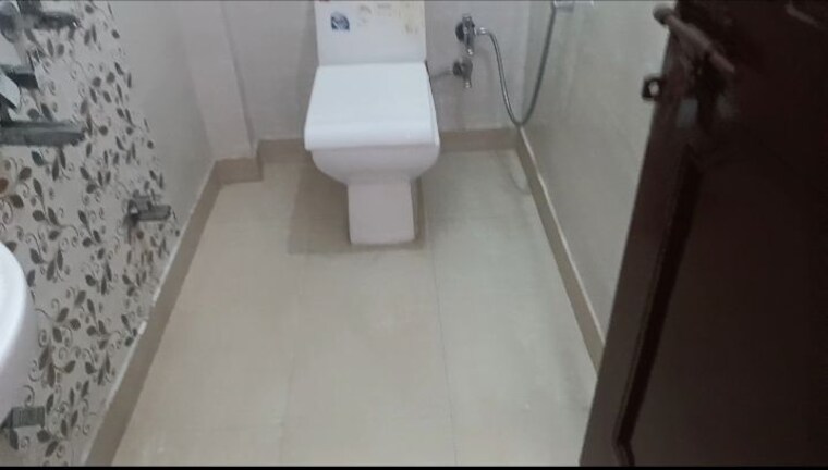Bathroom, vaishali sector 2 2 Bedroom 970 Sq.Ft. Builder Floor In Vaishali Sector 2 Ghaziabad 10664028