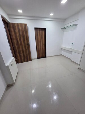 Master Bedroom in 3 BHK Apartment at Roop Darshan Apartments, Andheri West – for Rent