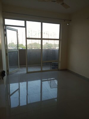 Room in 2 BHK Apartment at Pyramid Heights, Sector 85 – for Rent