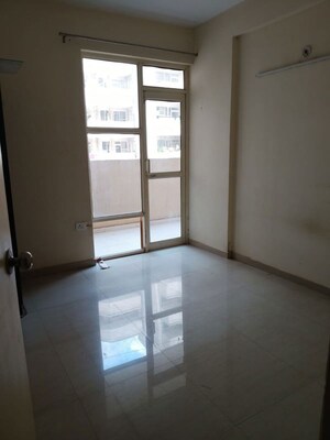 Room in 2 BHK Apartment at Pyramid Heights, Sector 85 – for Rent