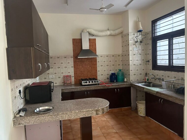 Kitchen, ansal-plaza-sector-23 3 Bedroom 360 Sq.Yd. Builder Floor In Sector 23 Gurgaon 10664077