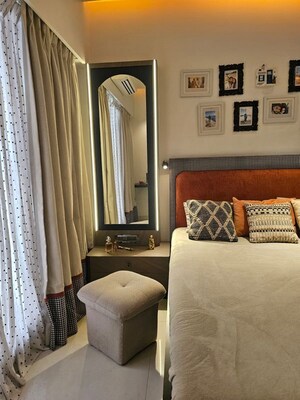 Team Area in 3 BHK Apartment at Skyline Reform Heights, Andheri West – for Rent