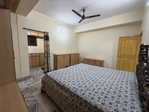 Room in 2 BHK Apartment at Sri Venkatramana Apartment, Somajiguda – for Rent
