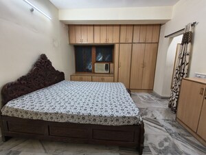 Room in 2 BHK Apartment at Sri Venkatramana Apartment, Somajiguda – for Rent