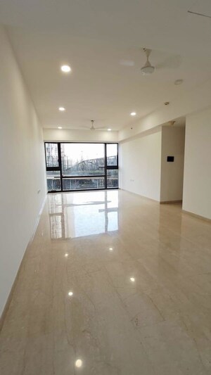 Room in 4 BHK Apartment at Lodha The Park, Worli – for Rent