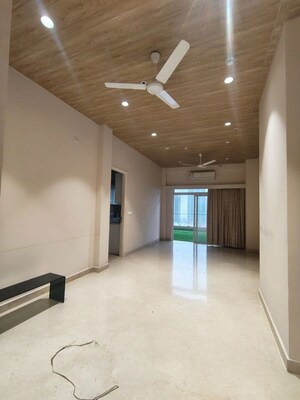 Room in 3 BHK Apartment at Indiabulls Sky Forest, Lower Parel – for Rent