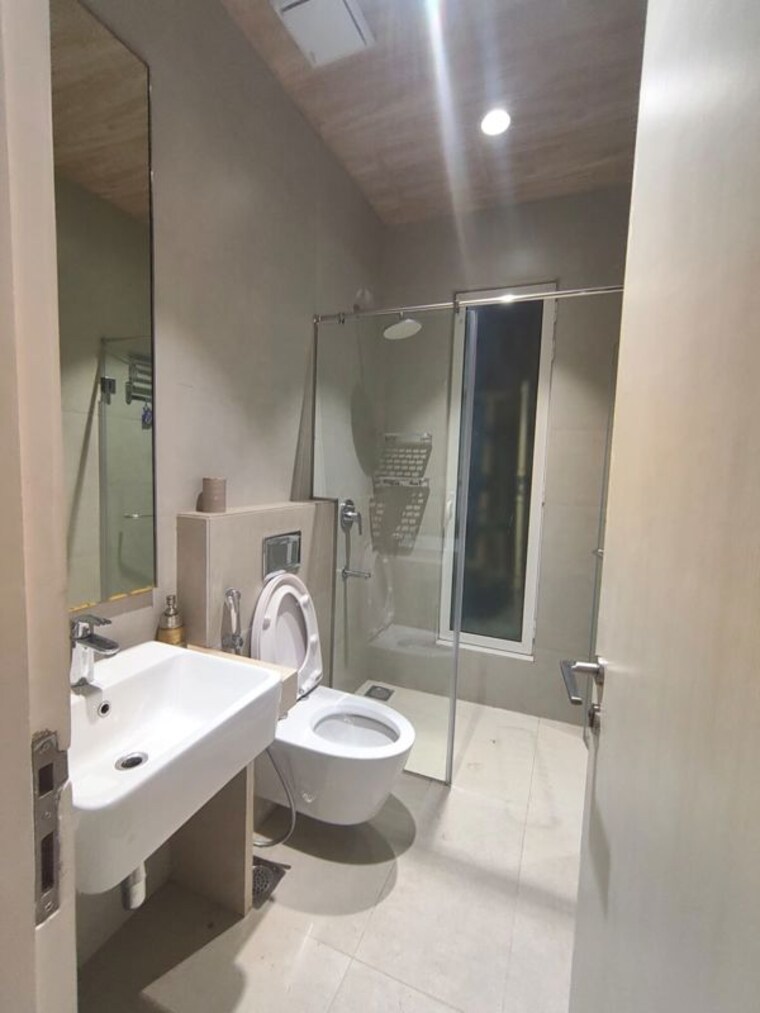 Bathroom, indiabulls-sky-forest 3 Bedroom 2200 Sq.Ft. Apartment In Lower Parel Mumbai 10664183