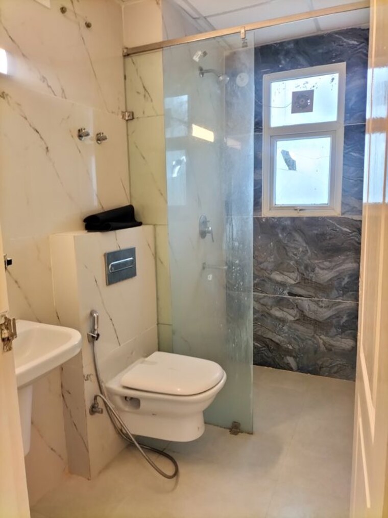 Bathroom, omaxe-the-palace 3 Bedroom 1550 Sq.Ft. Apartment In Gomti Nagar Lucknow 10664223