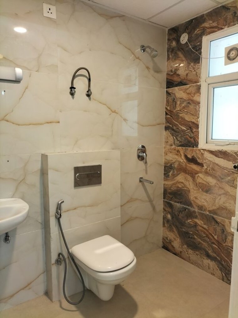 Bathroom, omaxe-the-palace 3 Bedroom 1550 Sq.Ft. Apartment In Gomti Nagar Lucknow 10664223