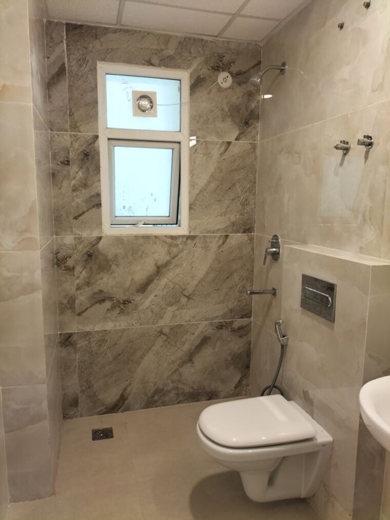 Bathroom, omaxe-the-palace 3 Bedroom 1550 Sq.Ft. Apartment In Gomti Nagar Lucknow 10664223