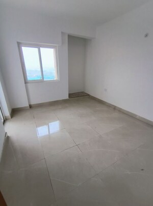 Room in 2.5 BHK Apartment at Earthcon Casa Grande II, Chi V Greater Noida – for Sale