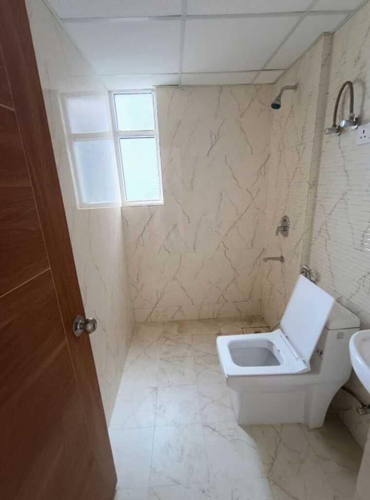 Bathroom, earthcon-casa-grande-ii 2.5 Bedroom 1325 Sq.Ft. Apartment In Chi V Greater Noida Greater Noida 10664240