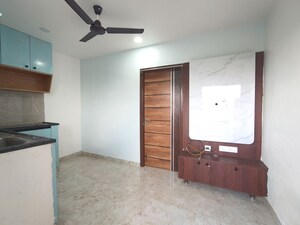Room in 1 BHK Apartment at Golden Tulip Kondapur, Kondapur – for Rent