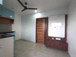 Room in 1 BHK Apartment at Golden Tulip Kondapur, Kondapur – for Rent