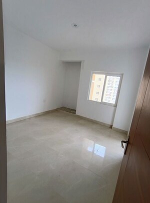 Room in 2 BHK Apartment at Earthcon Casa Grande II, Chi V Greater Noida – for Sale