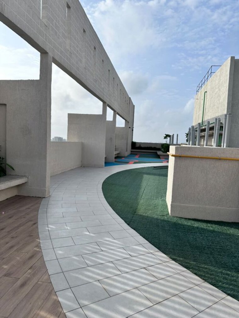 Swimming Pool, shapoorji-pallonji-bkc-28 2 Bedroom 712 Sq.Ft. Apartment In Bandra East Mumbai 10664249