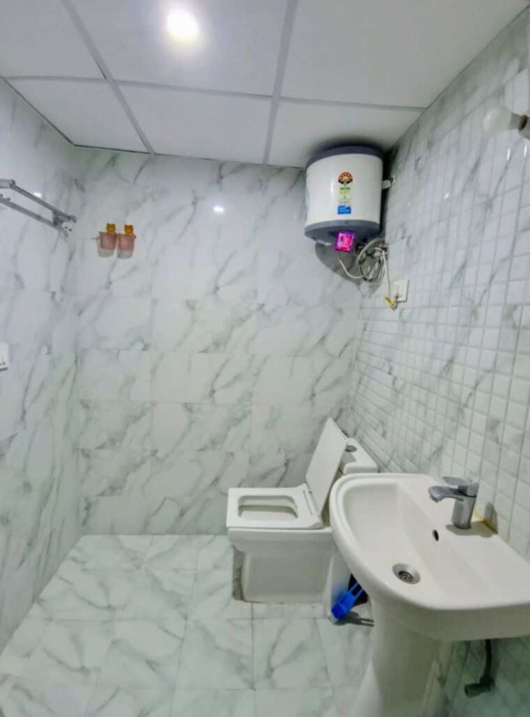 Attached Bathroom, earthcon-casa-grande-ii 1 Bedroom 611 Sq.Ft. Apartment In Chi V Greater Noida Greater Noida 10664250