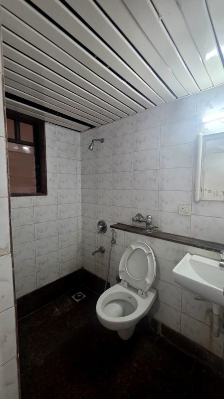 Bathroom, triveni-vasant-vihar-chs 2 Bedroom 850 Sq.Ft. Apartment In Vasant Vihar Thane 10664257