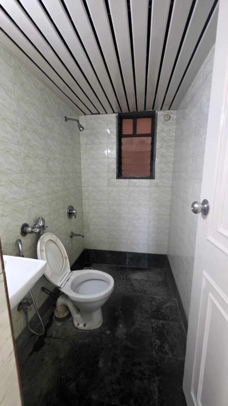 Bathroom, triveni-vasant-vihar-chs 2 Bedroom 850 Sq.Ft. Apartment In Vasant Vihar Thane 10664257