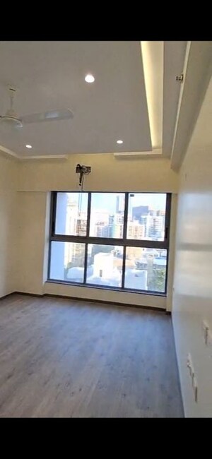 Room in 3 BHK Apartment at Sheth 72 West, Andheri West – for Rent