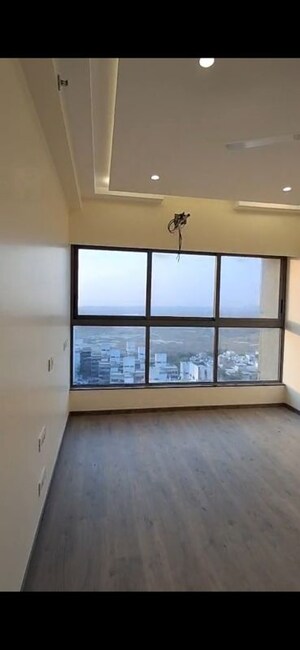 Room in 2 BHK Apartment at Sheth 72 West, Andheri West – for Rent