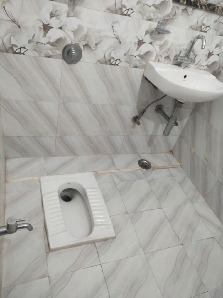 Bathroom, vineet khand 2 Bedroom 1365 Sq.Ft. Independent House In Vineet Khand Lucknow 10664302