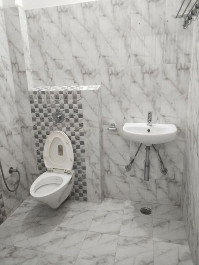 Bathroom, vineet khand 2 Bedroom 1365 Sq.Ft. Independent House In Vineet Khand Lucknow 10664302
