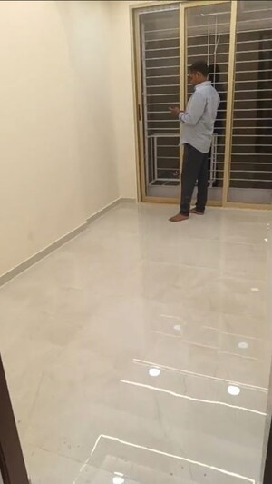 Room in 2 BHK Apartment at Reliable Contare Heights, Goregaon West – for Rent