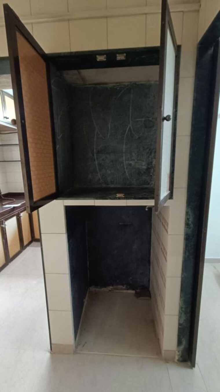 Bathroom, malad east Pg For Boys & Girls In Malad East 10664330