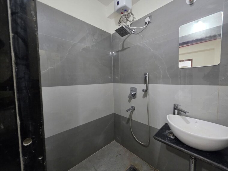 Bathroom, goregaon west Pg For Boys & Girls In Goregaon West 10664333
