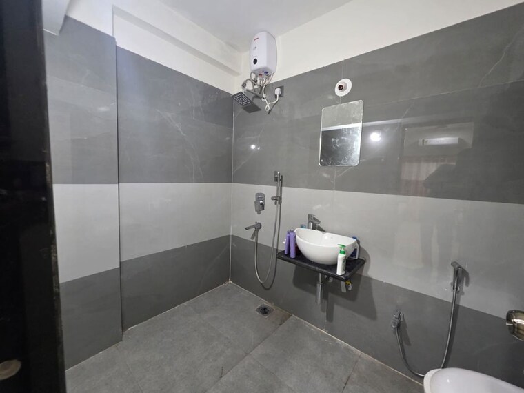 Bathroom, goregaon west Pg For Boys & Girls In Goregaon West 10664333