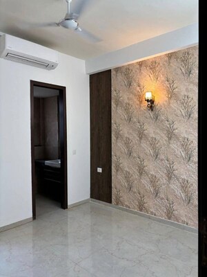 Room in 3 BHK Apartment at Smart World Orchard, Sector 61 – for Sale