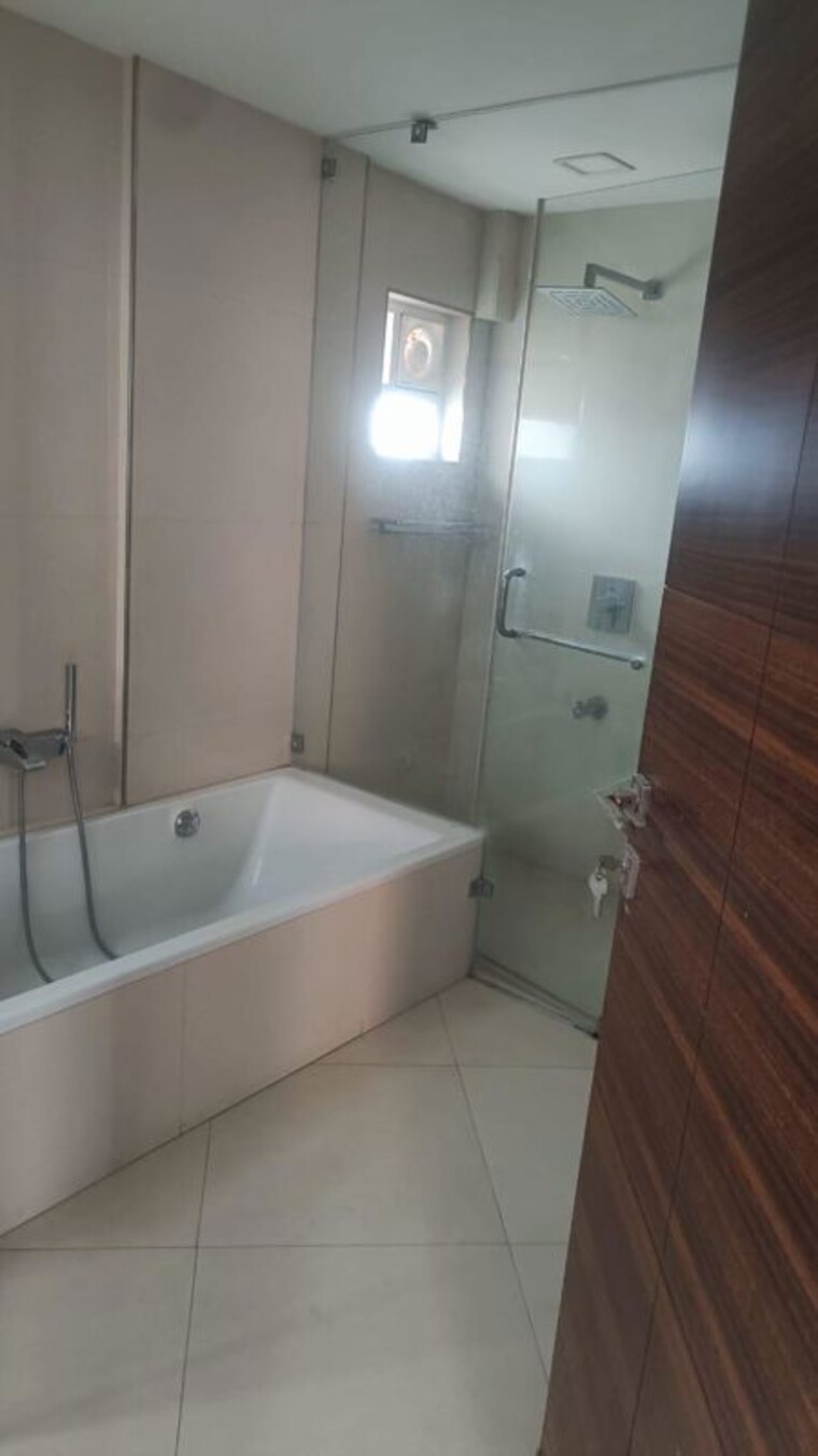 Bathroom, nitesh-mayfair 3 Bedroom 2500 Sq.Ft. Apartment In Mg Road Bangalore 10652431
