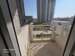 Balcony in 2.5 BHK Apartment at Pareena Micasa, Sector 68 – for Rent