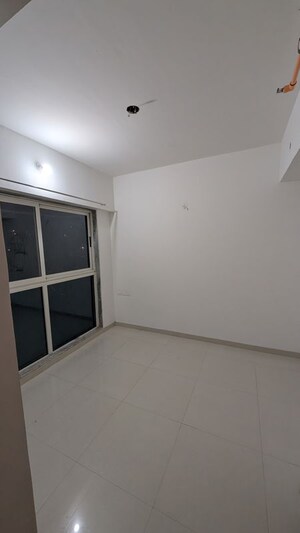 Room in 2 BHK Apartment at Lodha Bel Air, Jogeshwari West – for Rent
