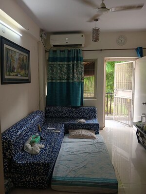 Room in 2 BHK Apartment at Sare Springview Floors, Lal Kuan – for Rent